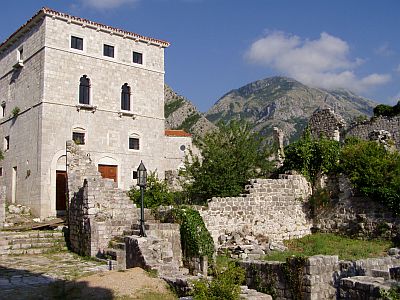 Old Bar: Parts of the old were restaurated or are due to be restaurated